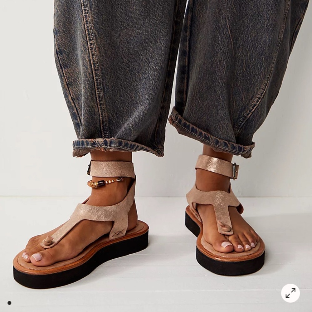 Free People Tan Platform T-Strap Ankle Strap Sandals